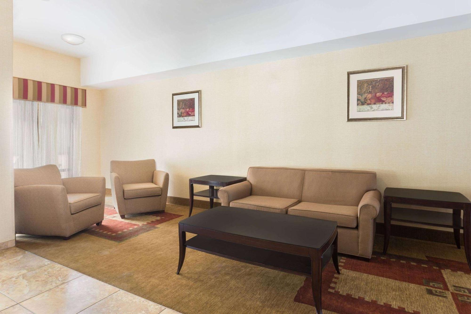Days Inn By Wyndham Semmes Mobile Buitenkant foto